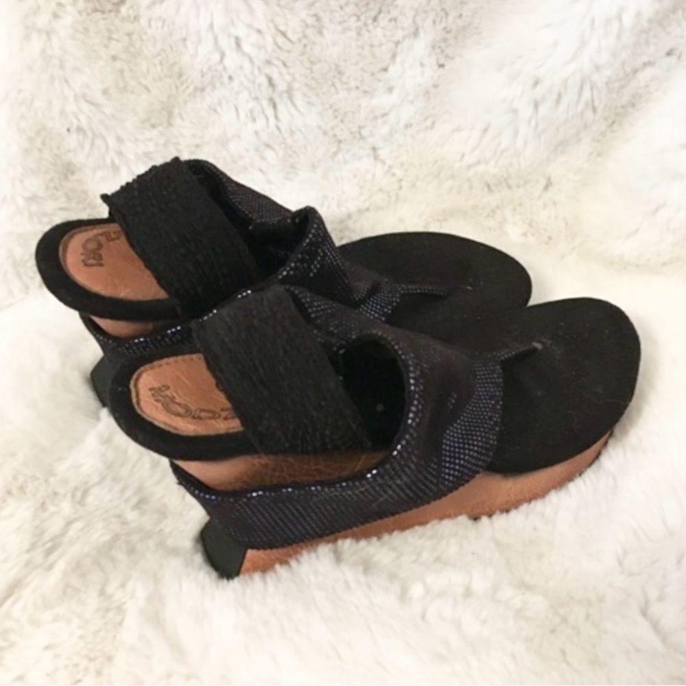 Modzori Reversible Black Shimmery Wedges Sandals Size 7